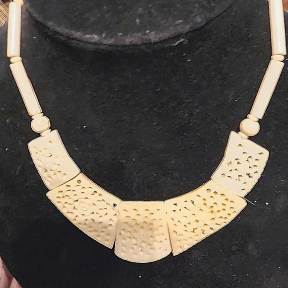 Vintage Delicate Bone‎ Necklace - Picture 1 of 6